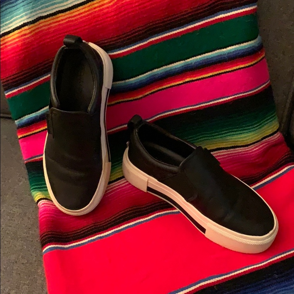 KENDALL + KYLIE SNEAKERS